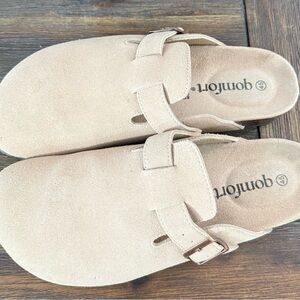 Qomfort clogs/Tan Suede Slip-On, Men 11/12 /Women 13